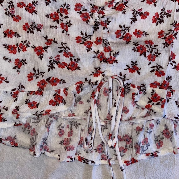 Floral Ruffle Crop Top - Picture 2 of 6